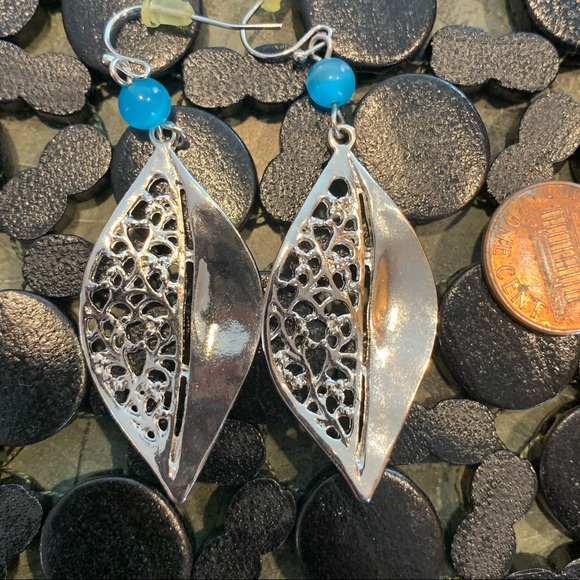 Silver and blue colored intricate dangly earrings. - Picture 1 of 7